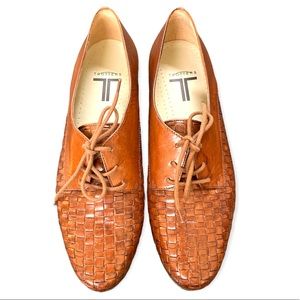 Women’s Oxford Flats Trotters Lila Woven Leather Brown Size 9M (RUNS SMALL)